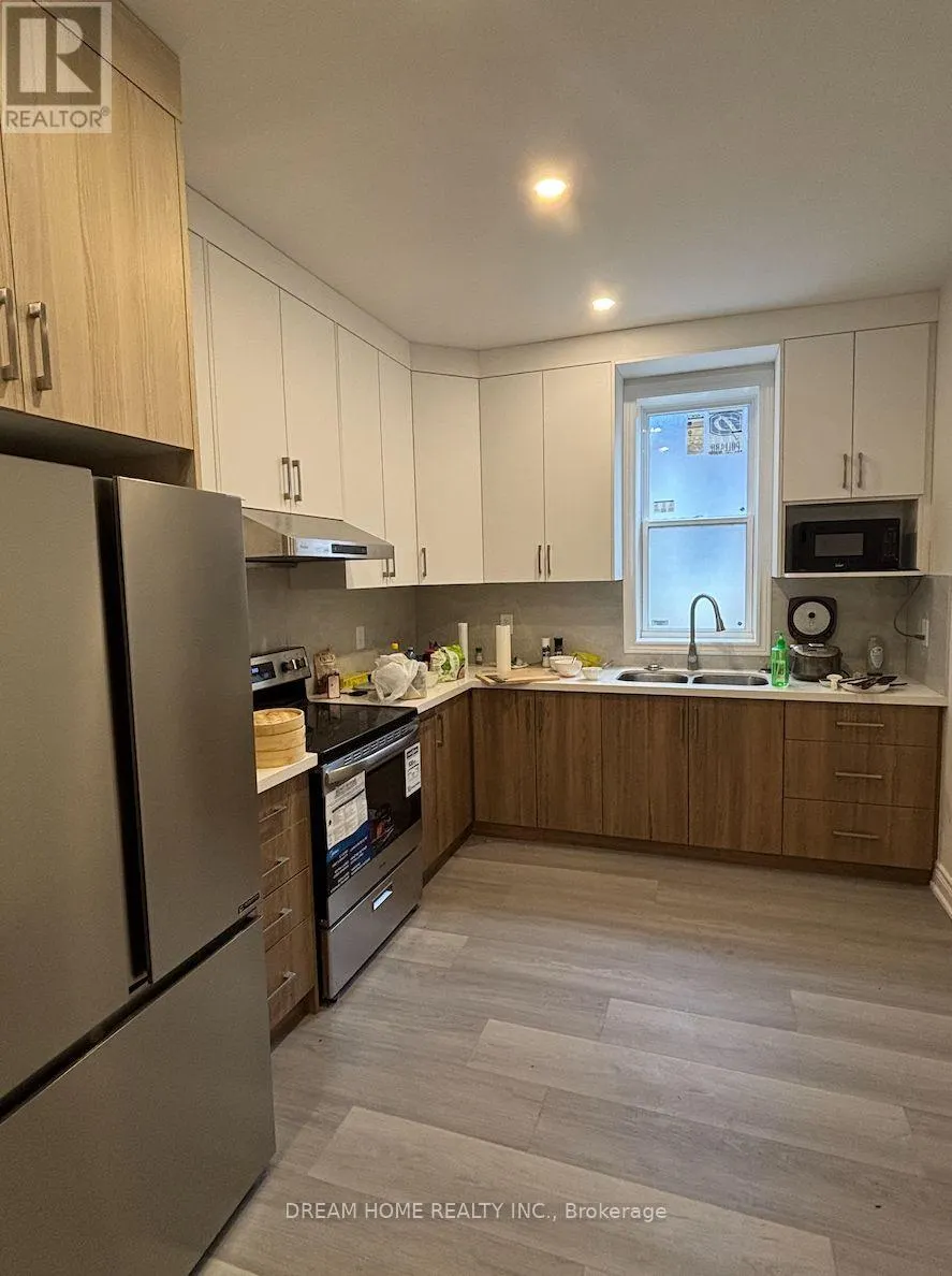 203 - 643 BATHURST STREET