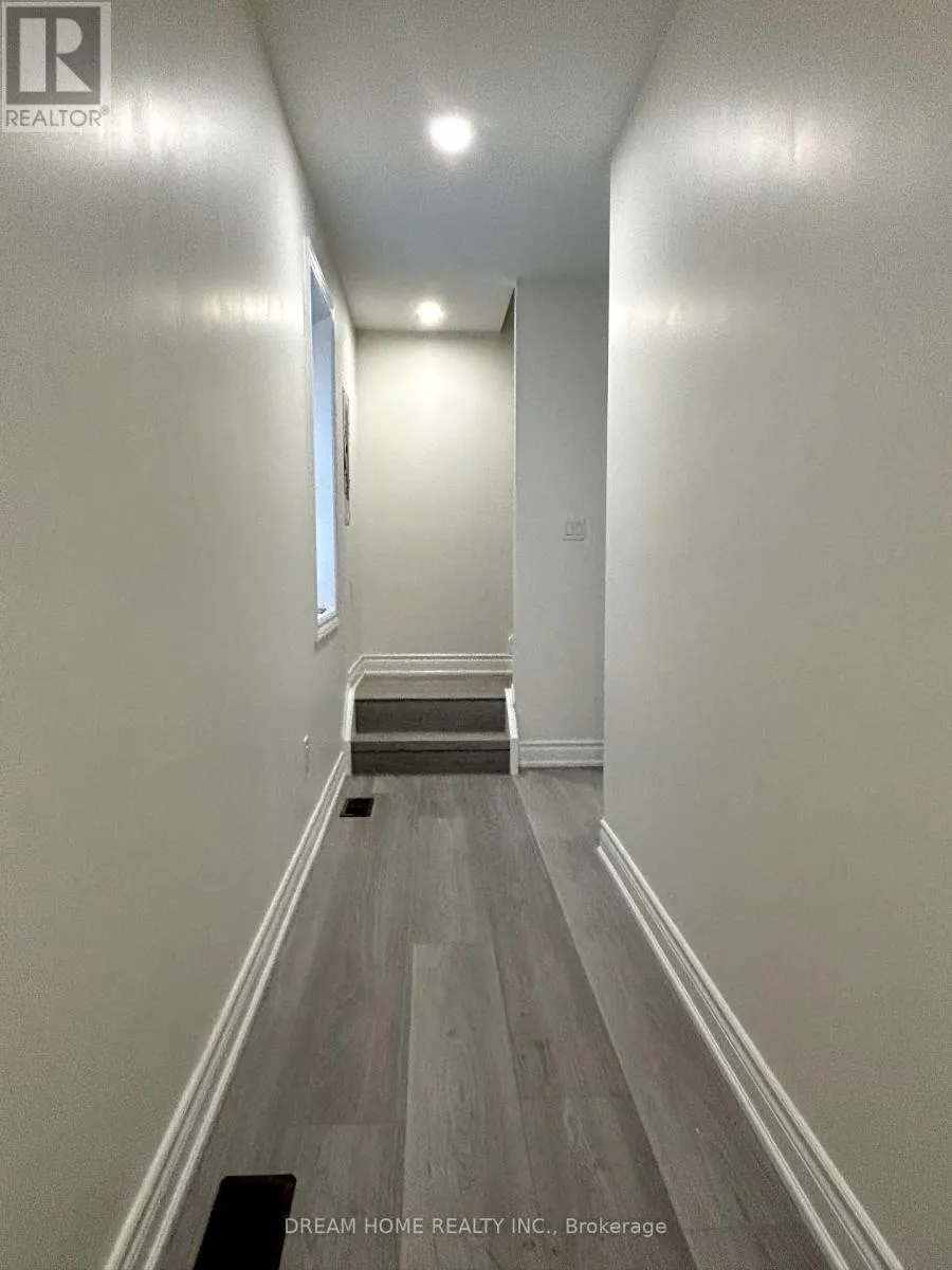 203 - 643 BATHURST STREET