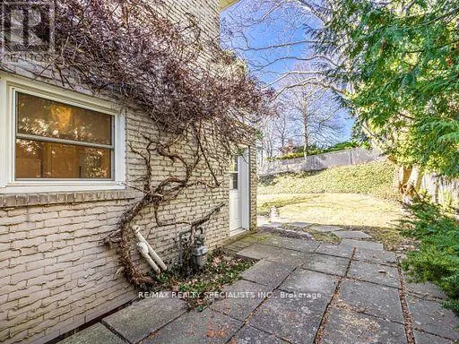 8 BEVERIDGE DRIVE