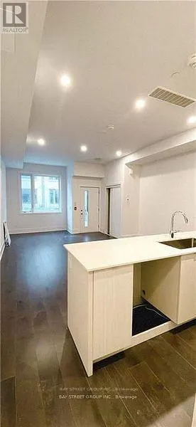 TH14 - 165 PEARS AVENUE