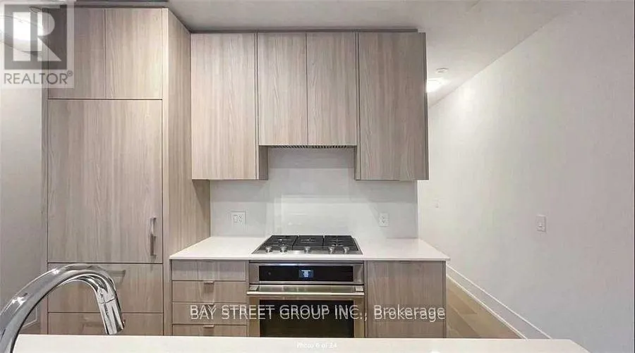 TH14 - 165 PEARS AVENUE