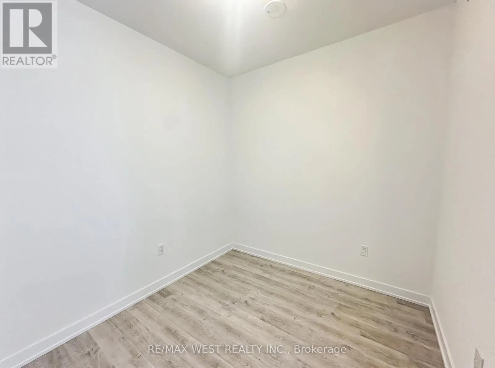 1024 - 15 RICHARDSON STREET E