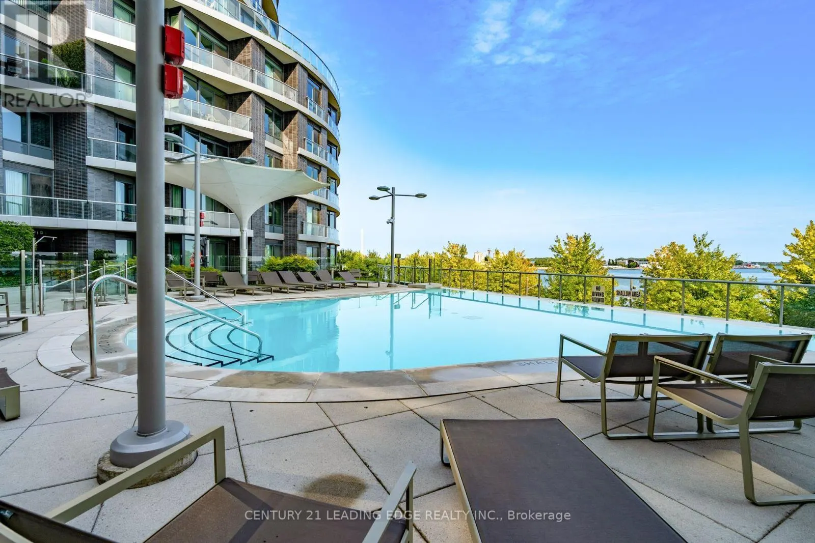 919 - 1 EDGEWATER DRIVE