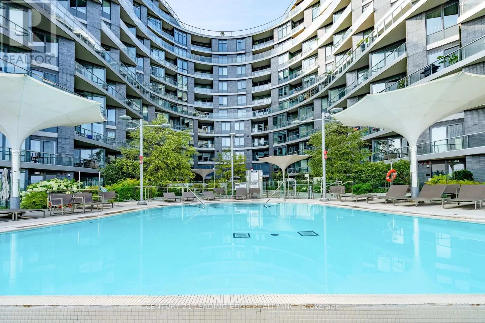 919 - 1 EDGEWATER DRIVE