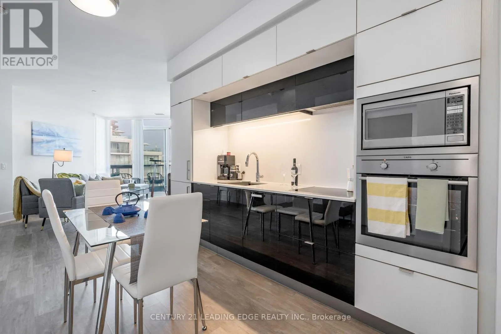 919 - 1 EDGEWATER DRIVE