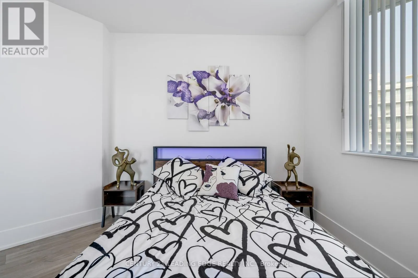 919 - 1 EDGEWATER DRIVE