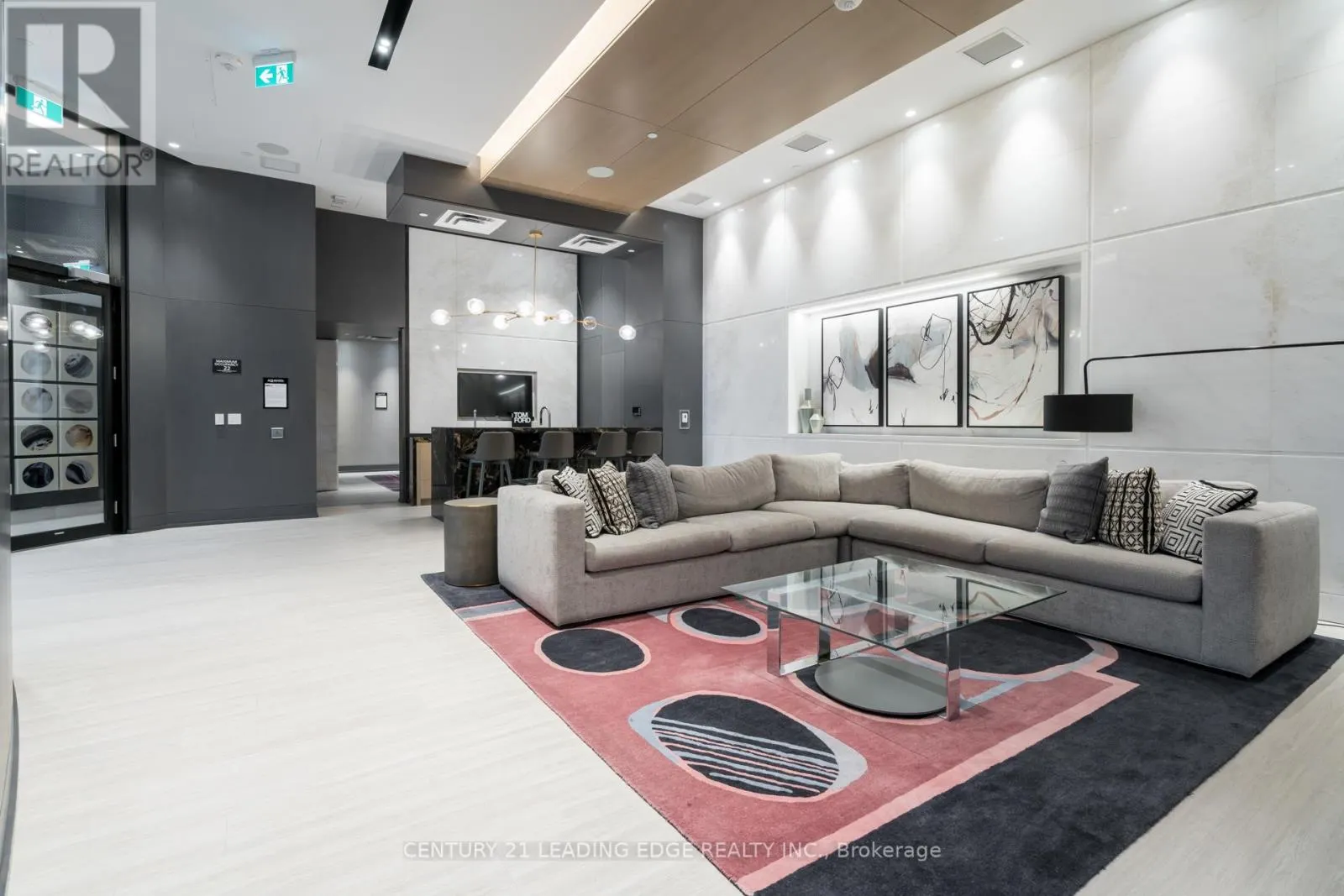 919 - 1 EDGEWATER DRIVE