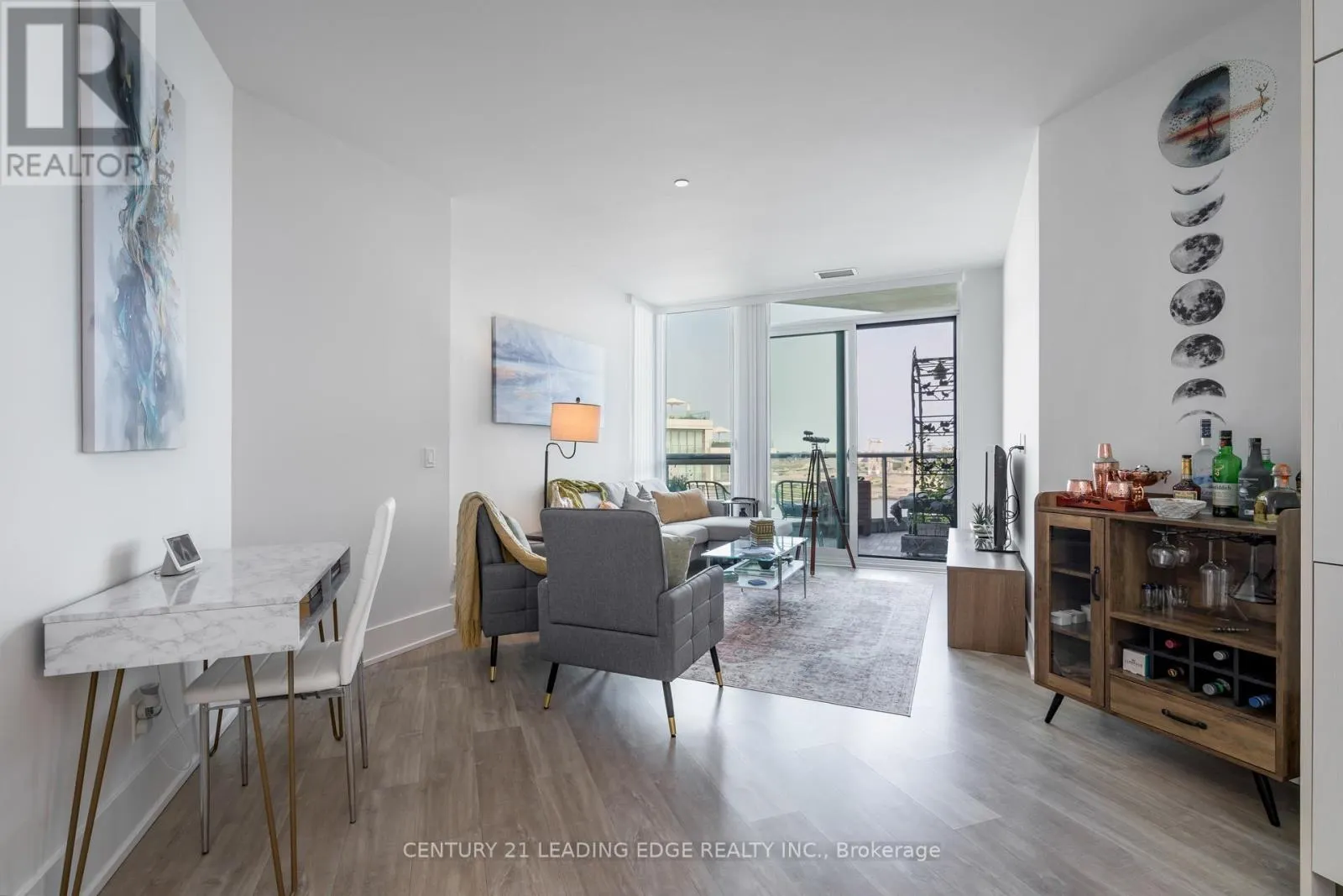 919 - 1 EDGEWATER DRIVE
