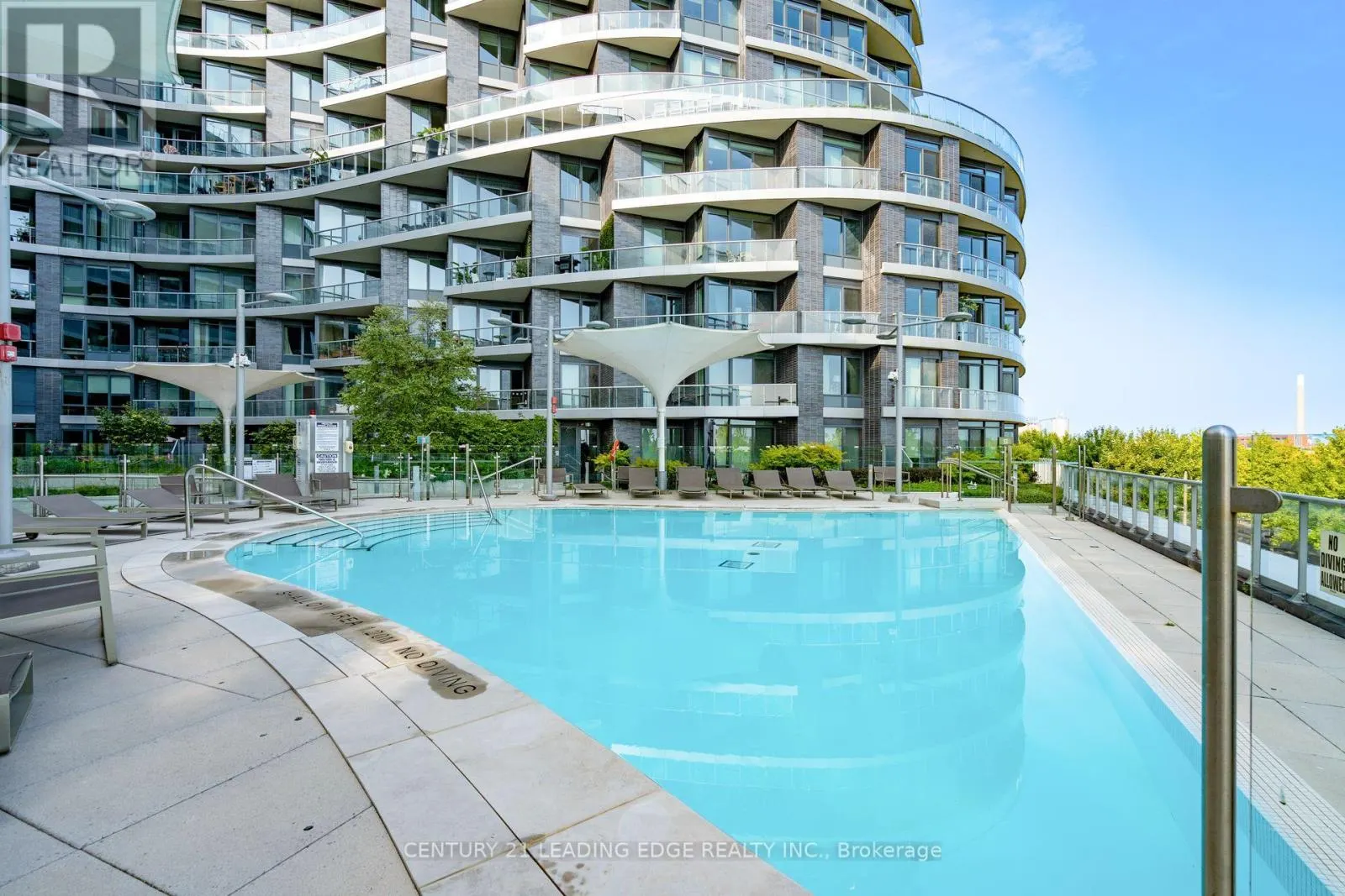 919 - 1 EDGEWATER DRIVE