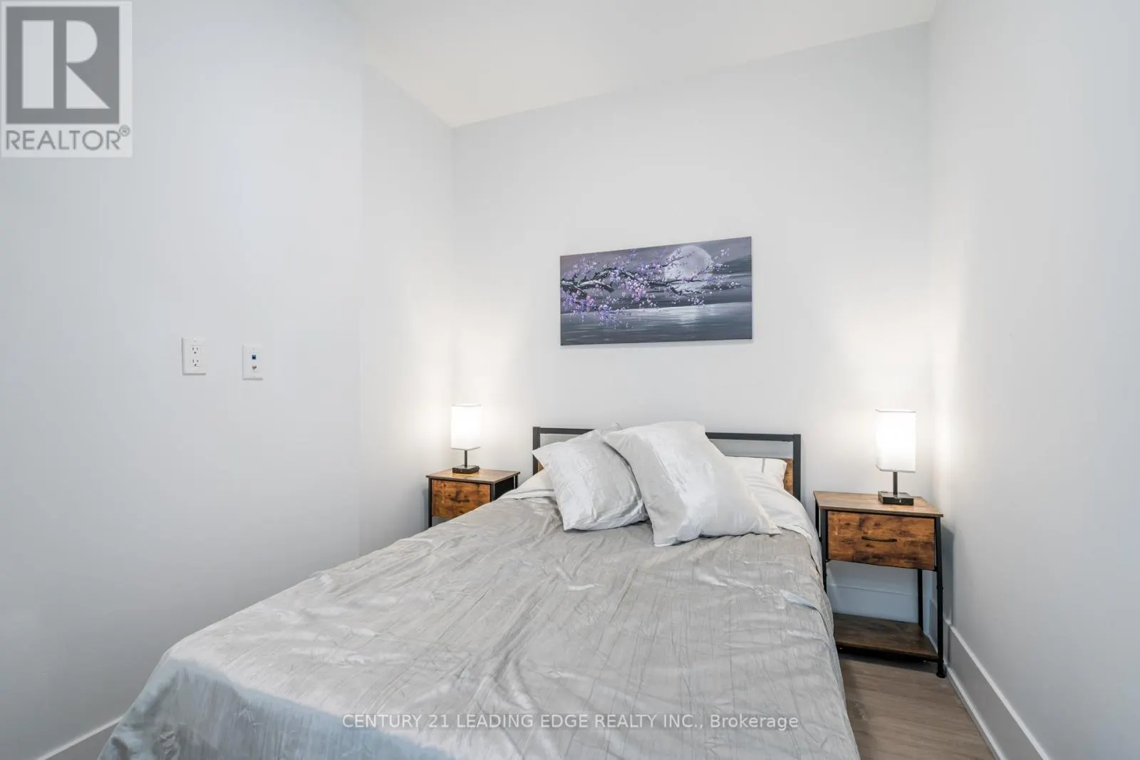 919 - 1 EDGEWATER DRIVE
