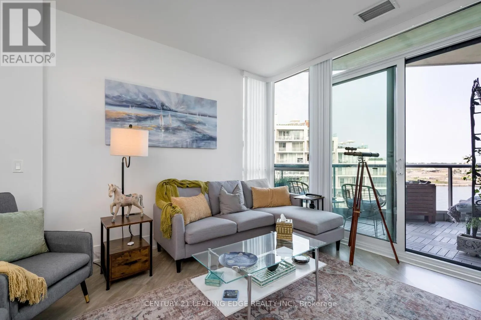 919 - 1 EDGEWATER DRIVE