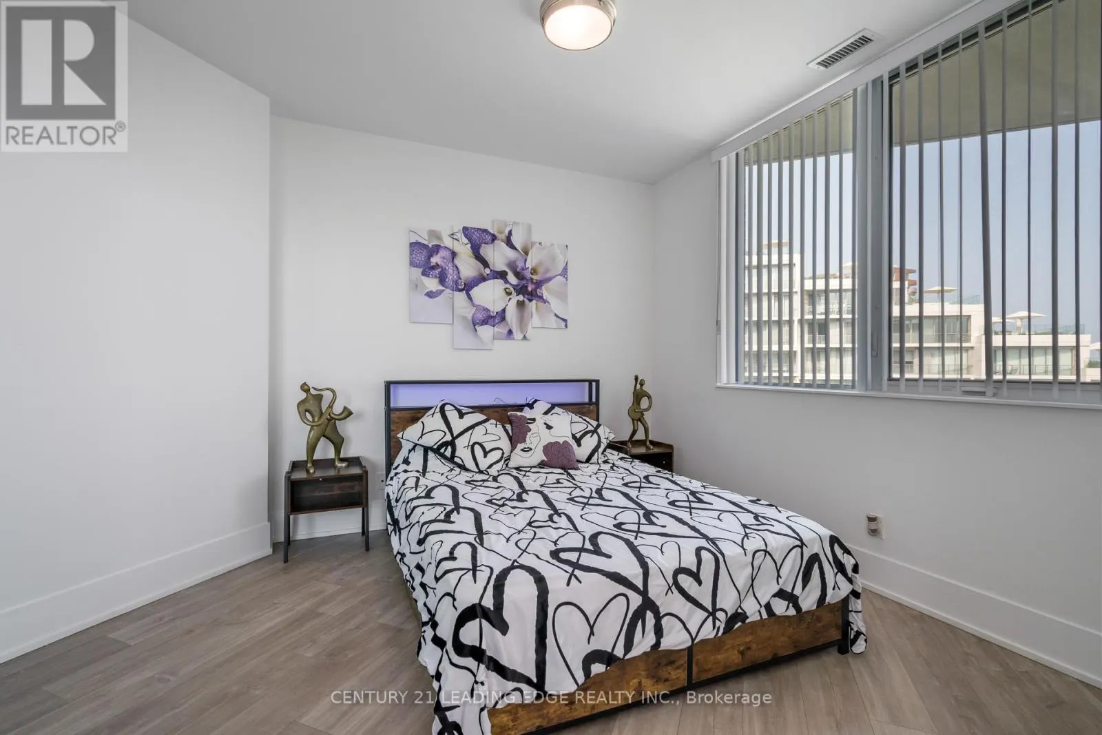 919 - 1 EDGEWATER DRIVE