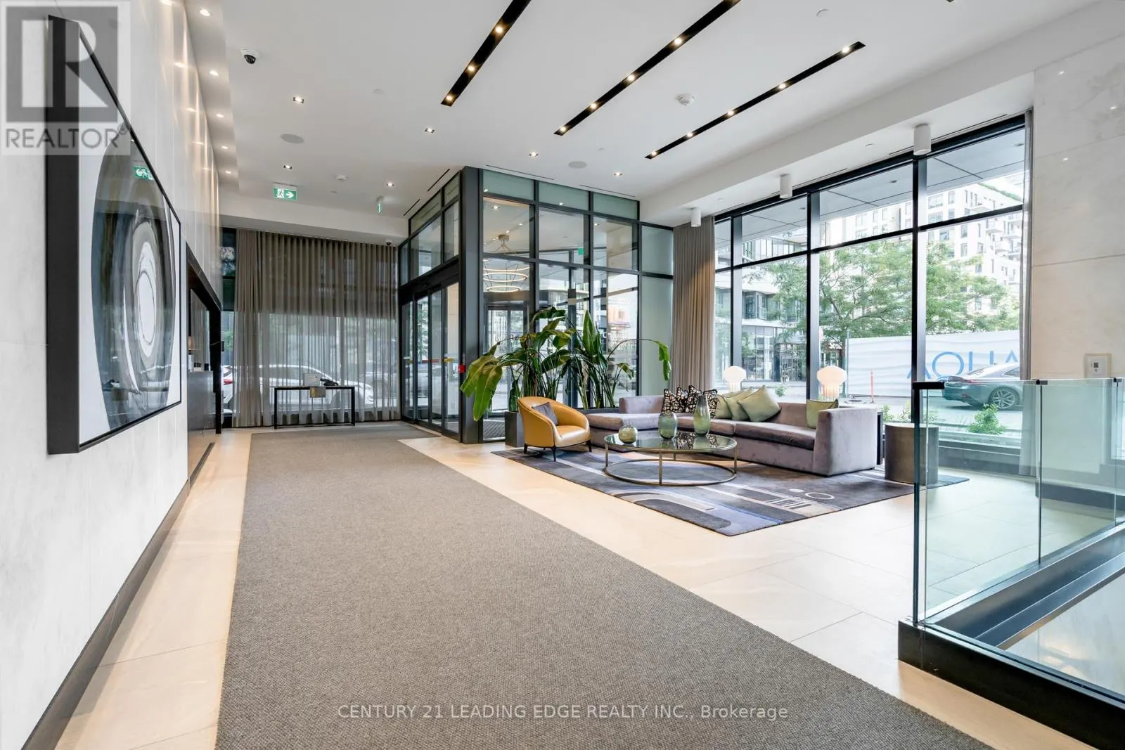 919 - 1 EDGEWATER DRIVE
