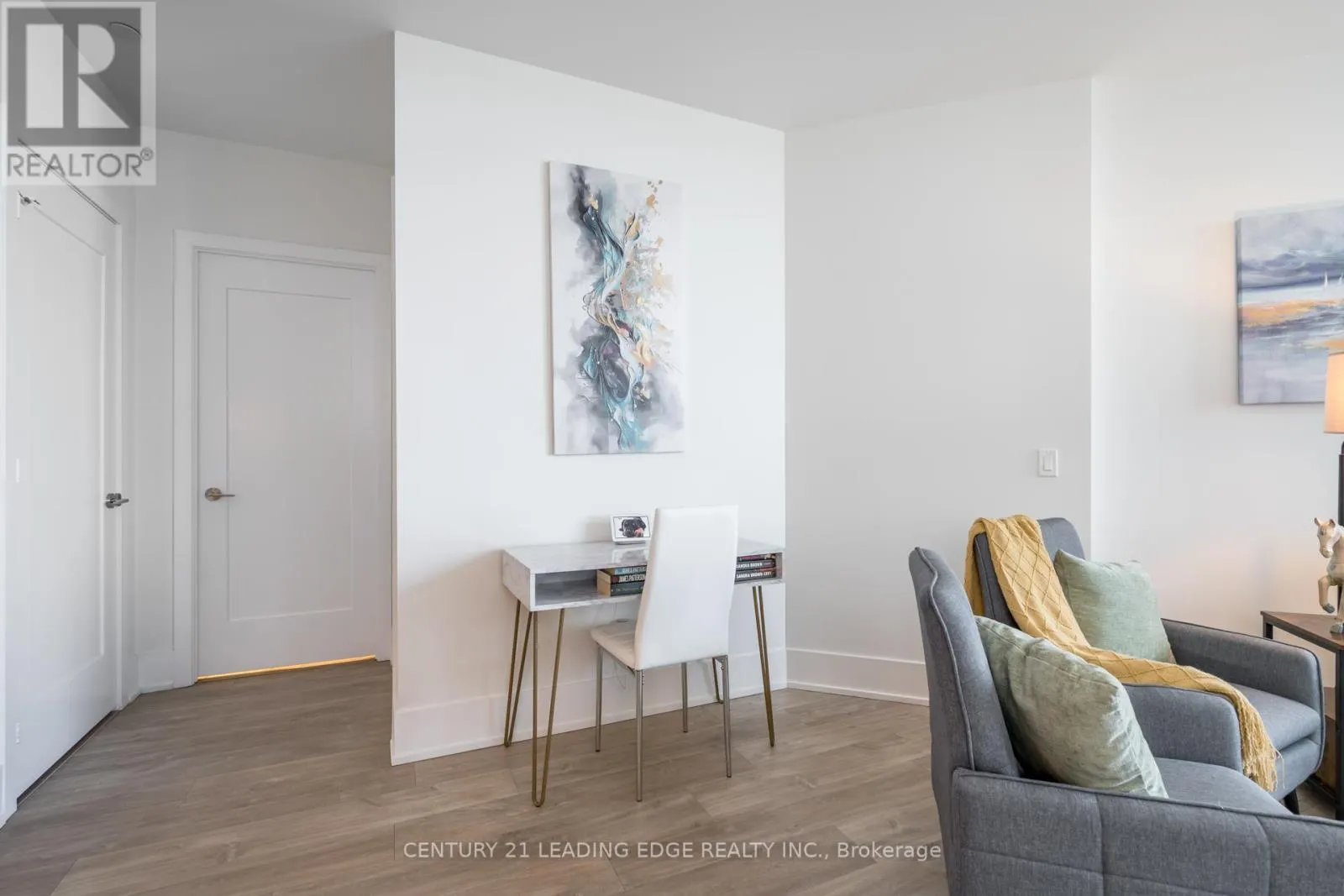 919 - 1 EDGEWATER DRIVE