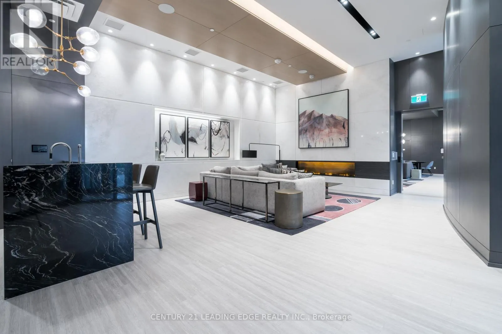 919 - 1 EDGEWATER DRIVE