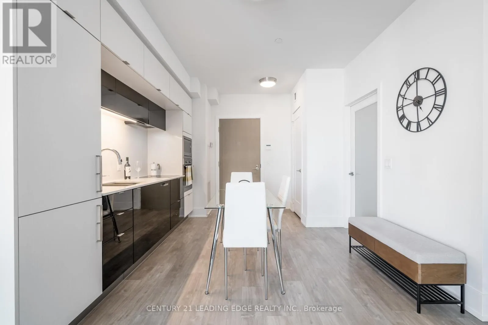 919 - 1 EDGEWATER DRIVE