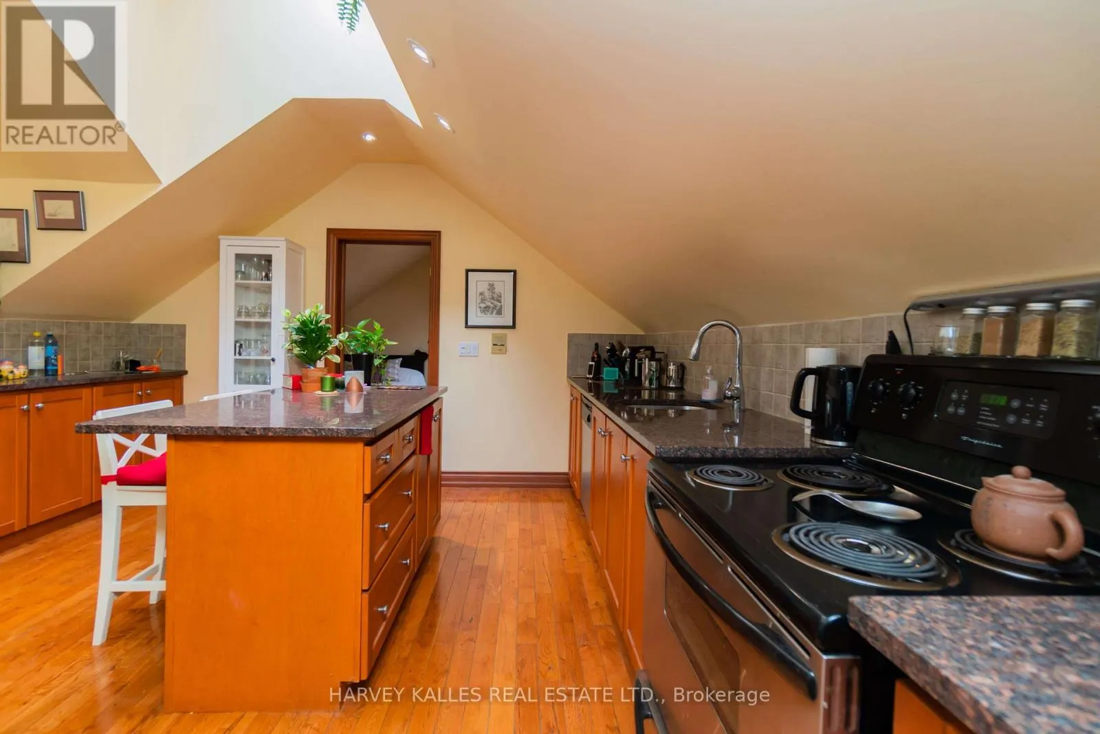 5 - 37 METCALFE STREET