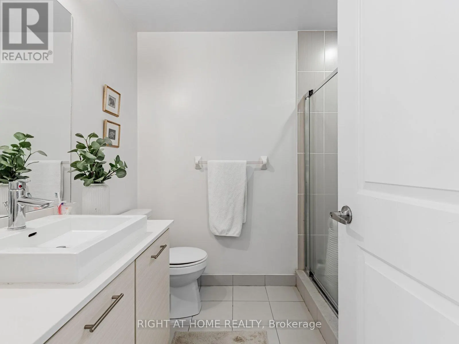 1603 - 26 NORTON AVENUE
