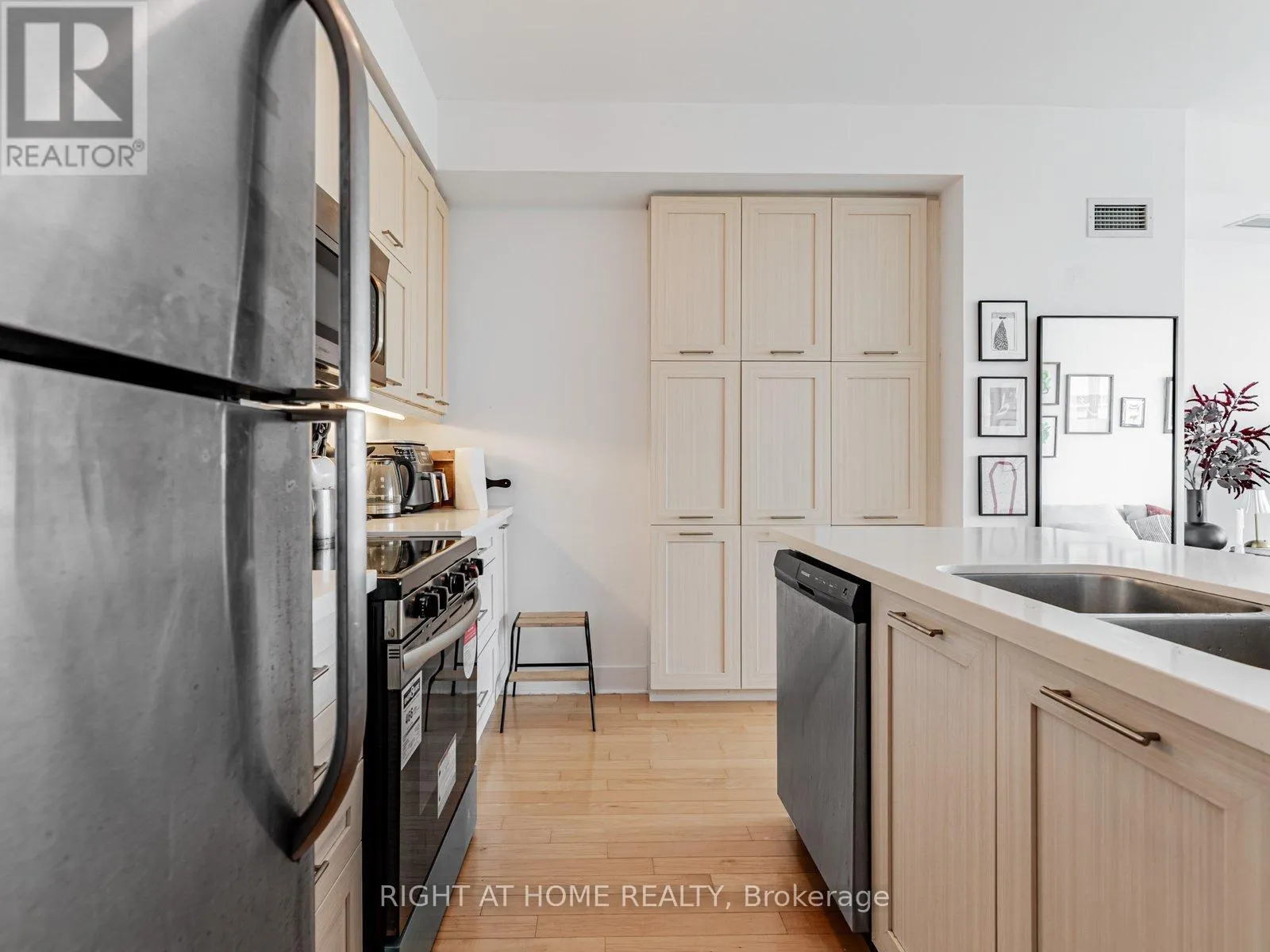 1603 - 26 NORTON AVENUE