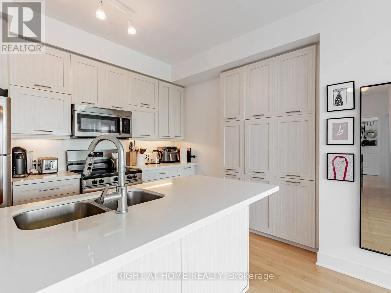 1603 - 26 NORTON AVENUE