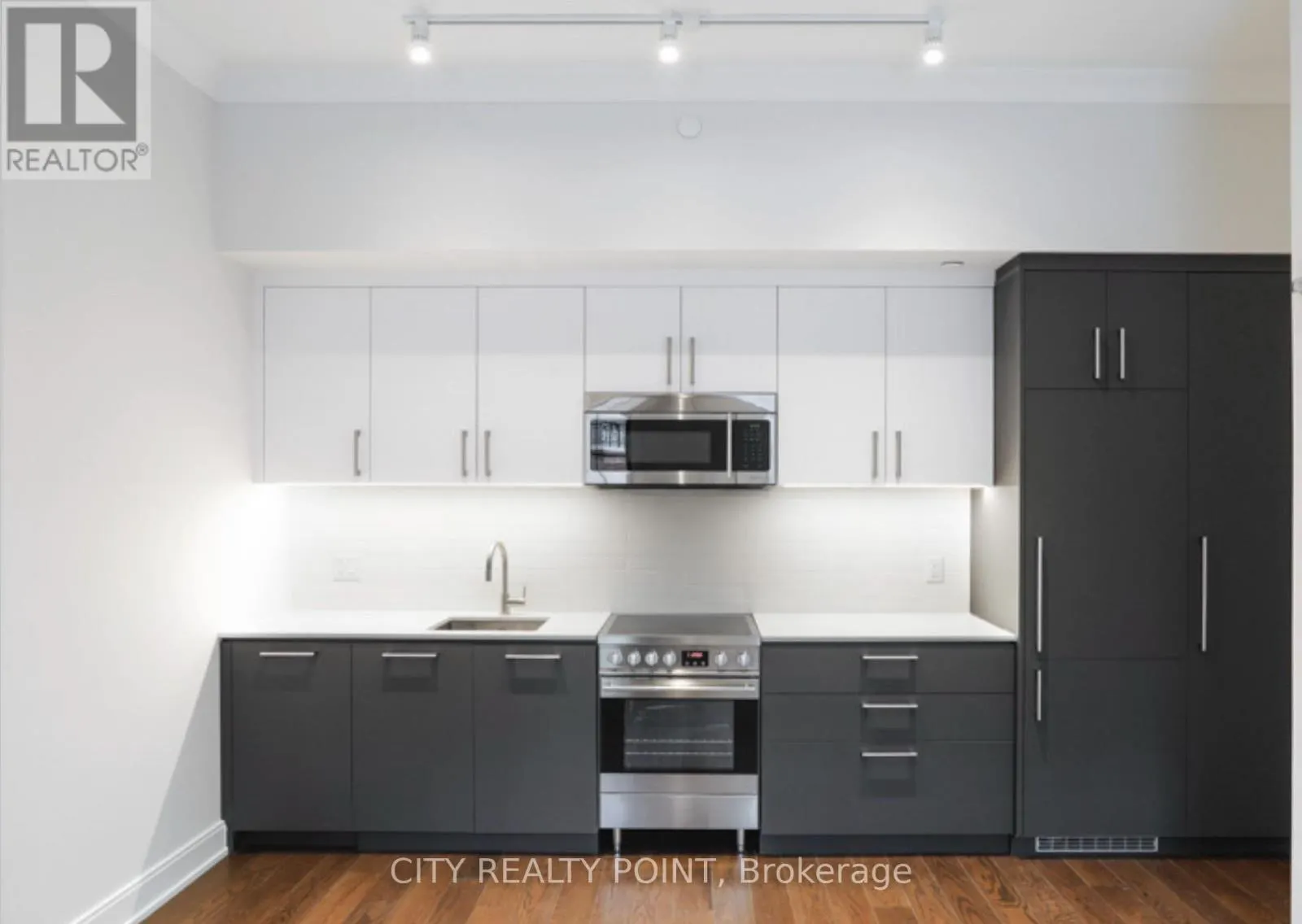 118 - 2 CLARENDON AVENUE