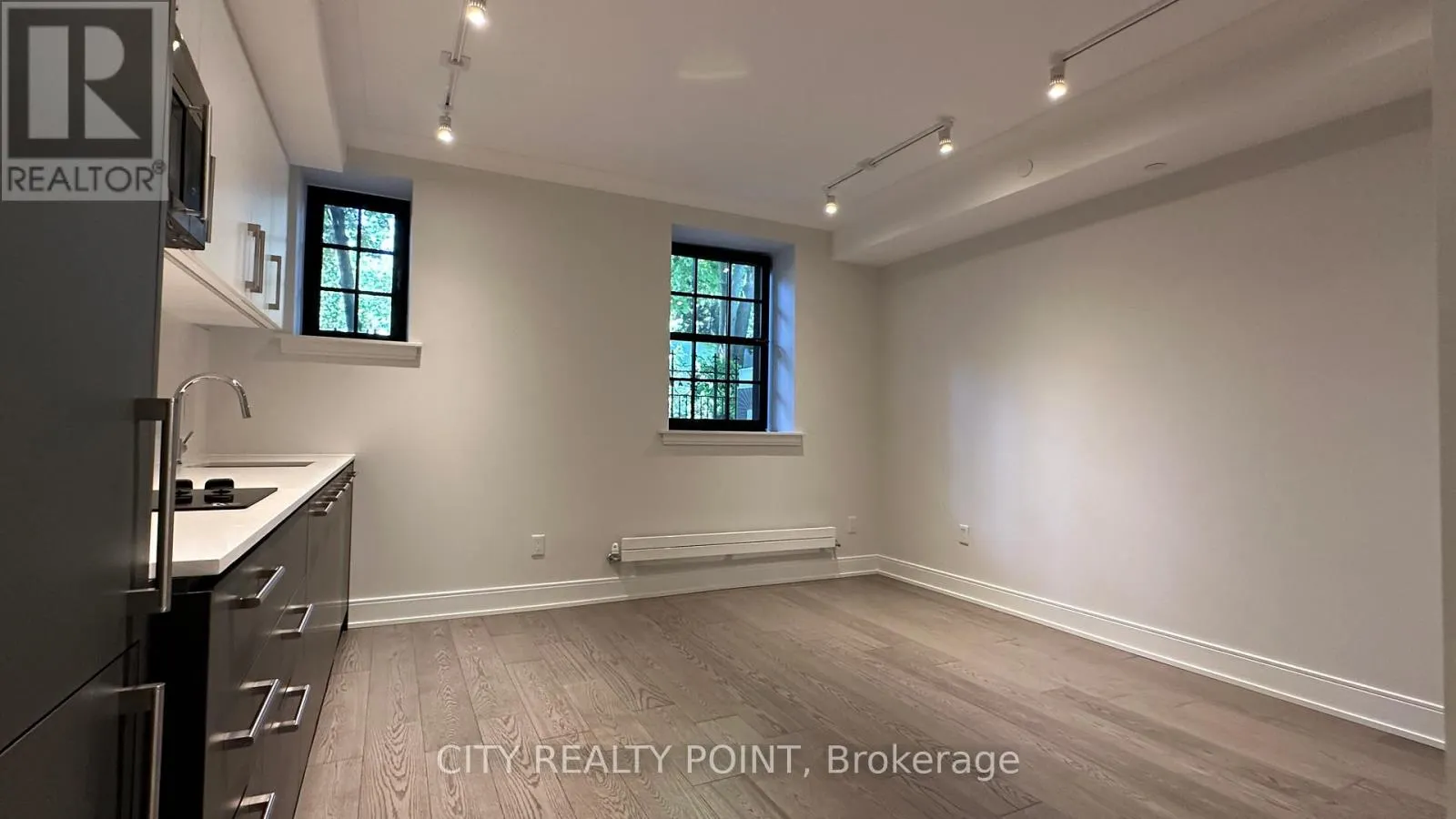 118 - 2 CLARENDON AVENUE