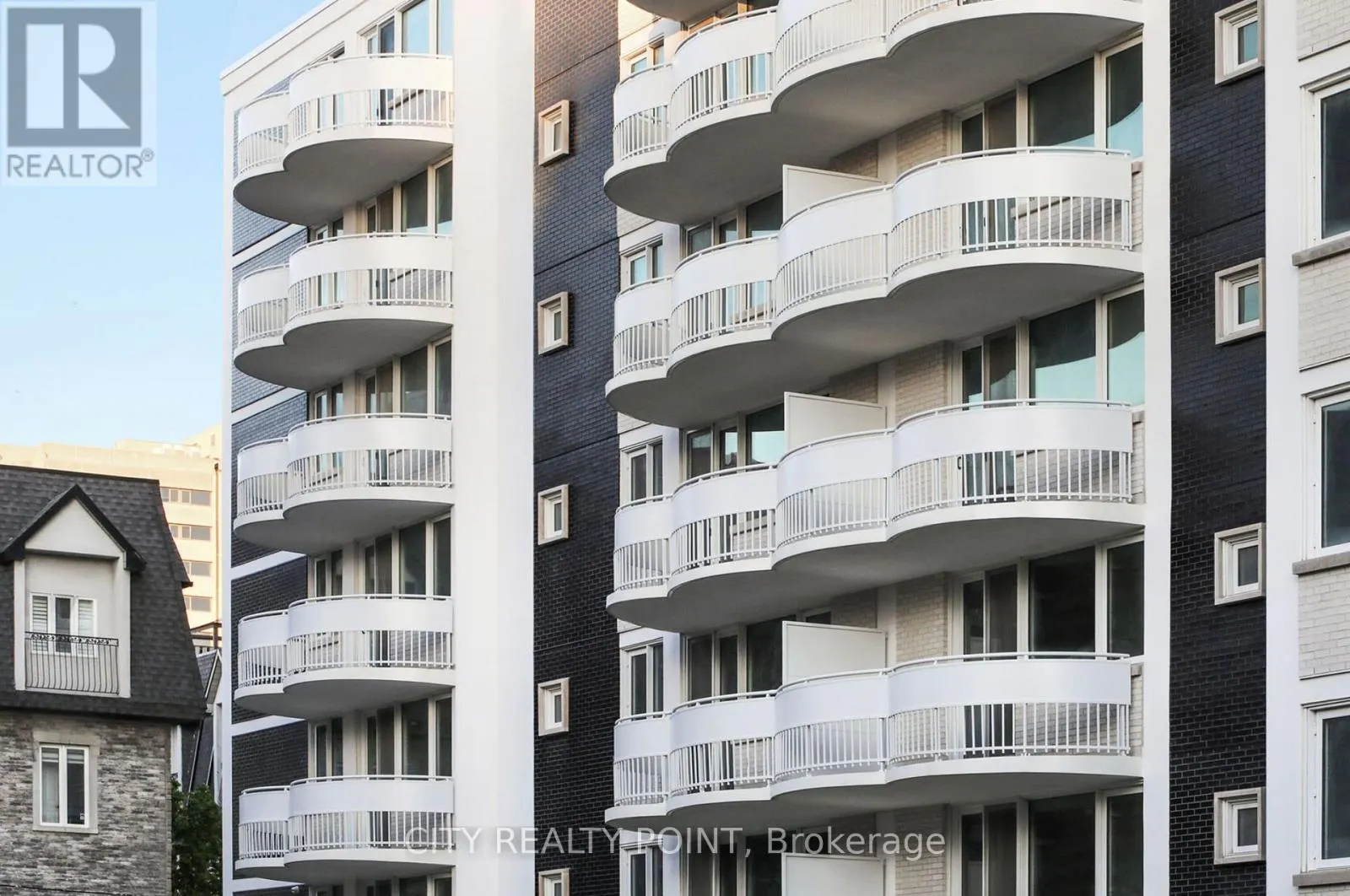 702 - 11 WALMER ROAD