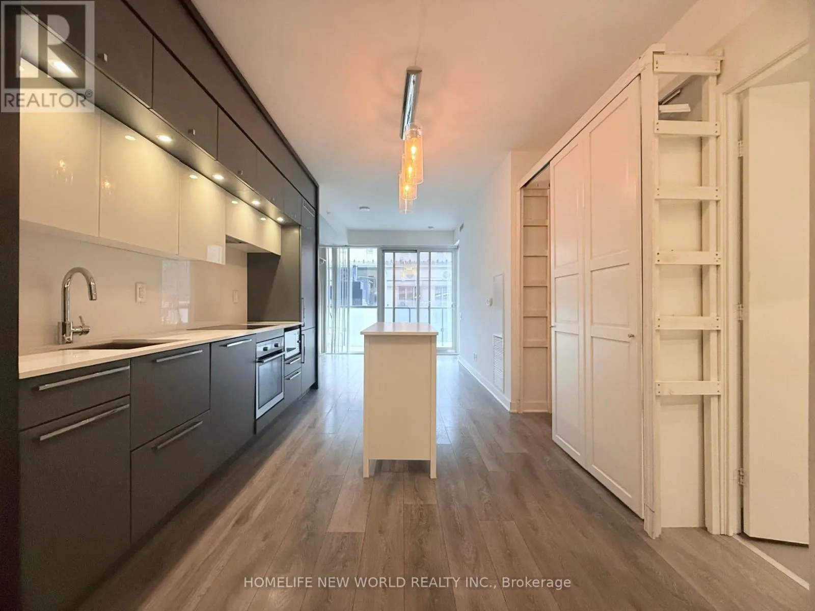 511 - 15 GRENVILLE STREET