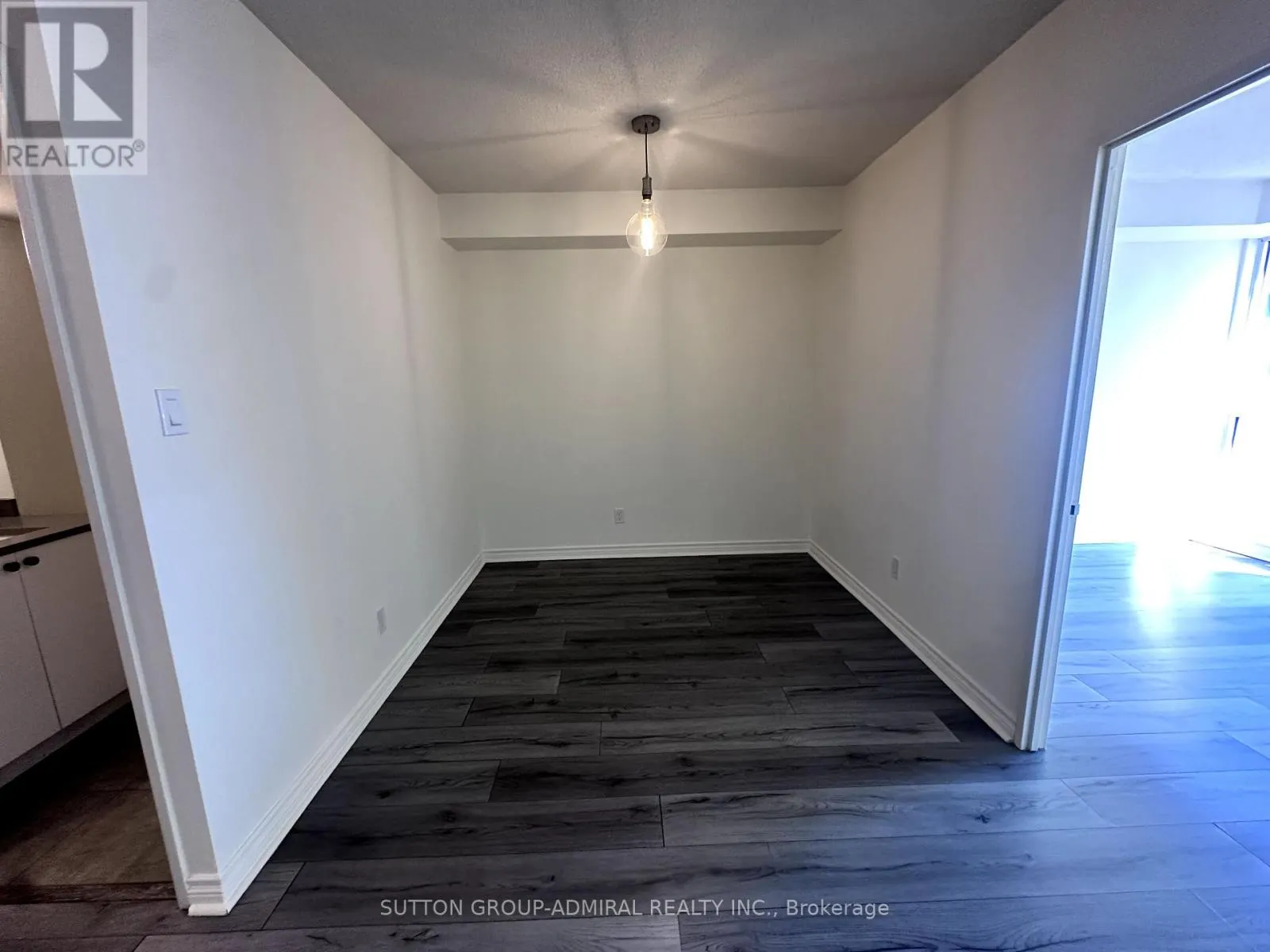 2103 - 736 BAY STREET