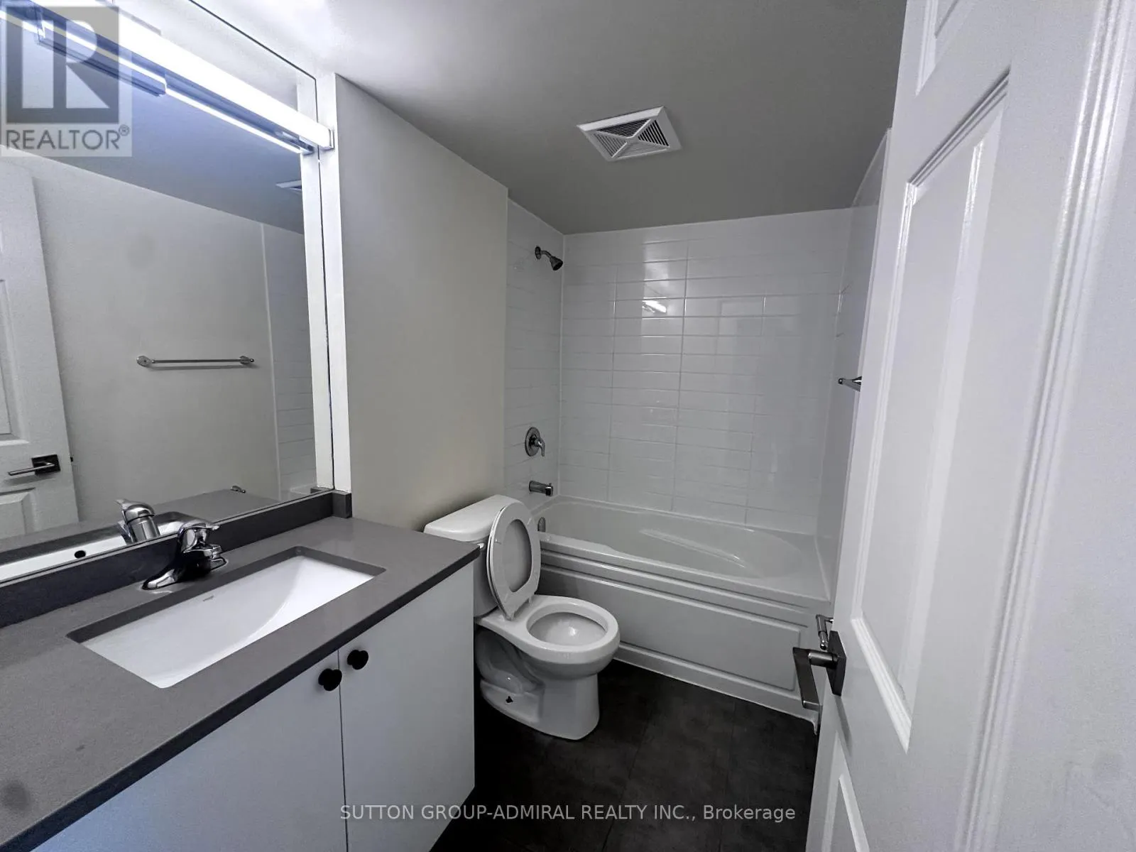 2103 - 736 BAY STREET