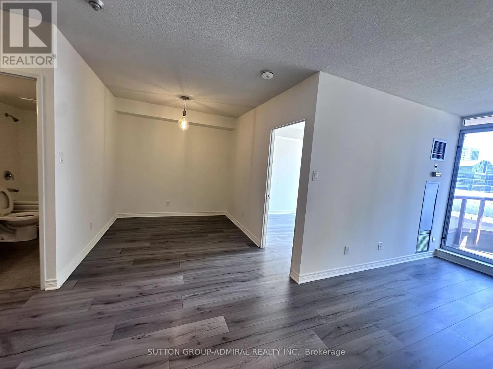 2103 - 736 BAY STREET