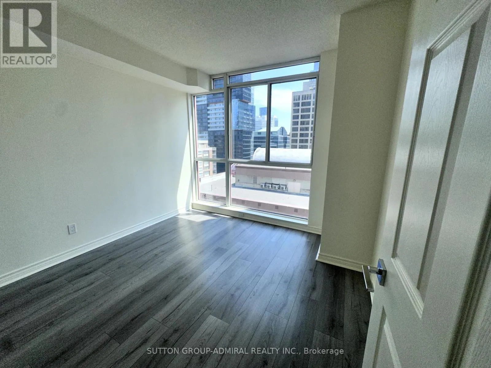 2103 - 736 BAY STREET