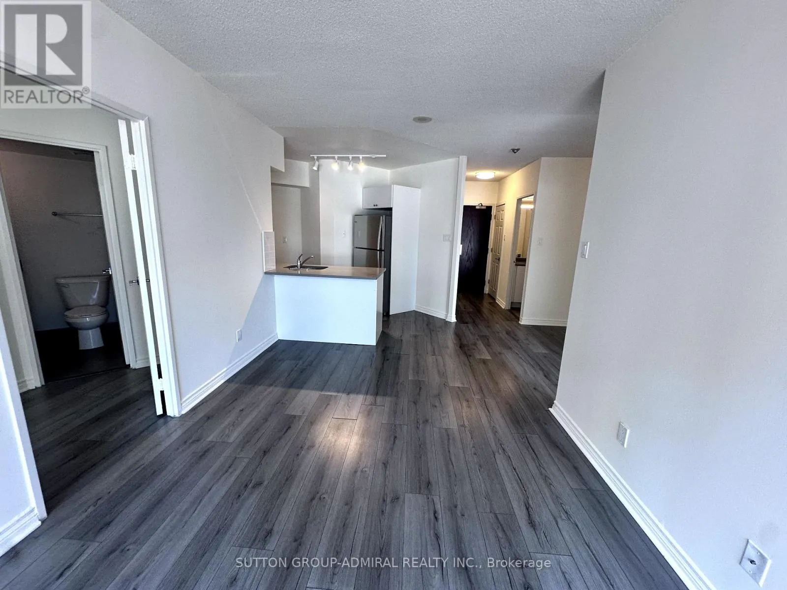 2103 - 736 BAY STREET