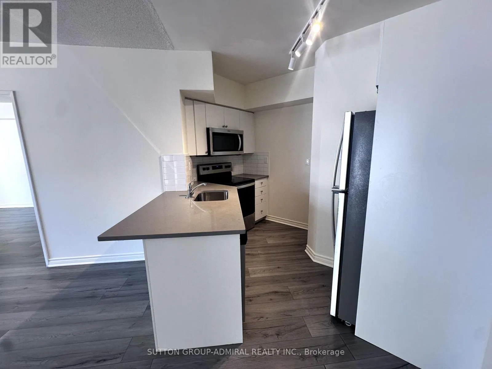 2103 - 736 BAY STREET