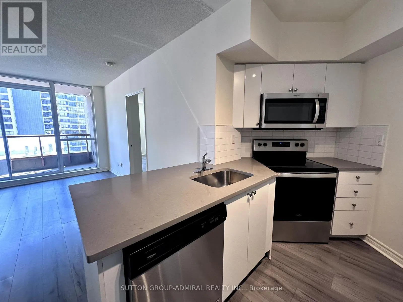 2103 - 736 BAY STREET