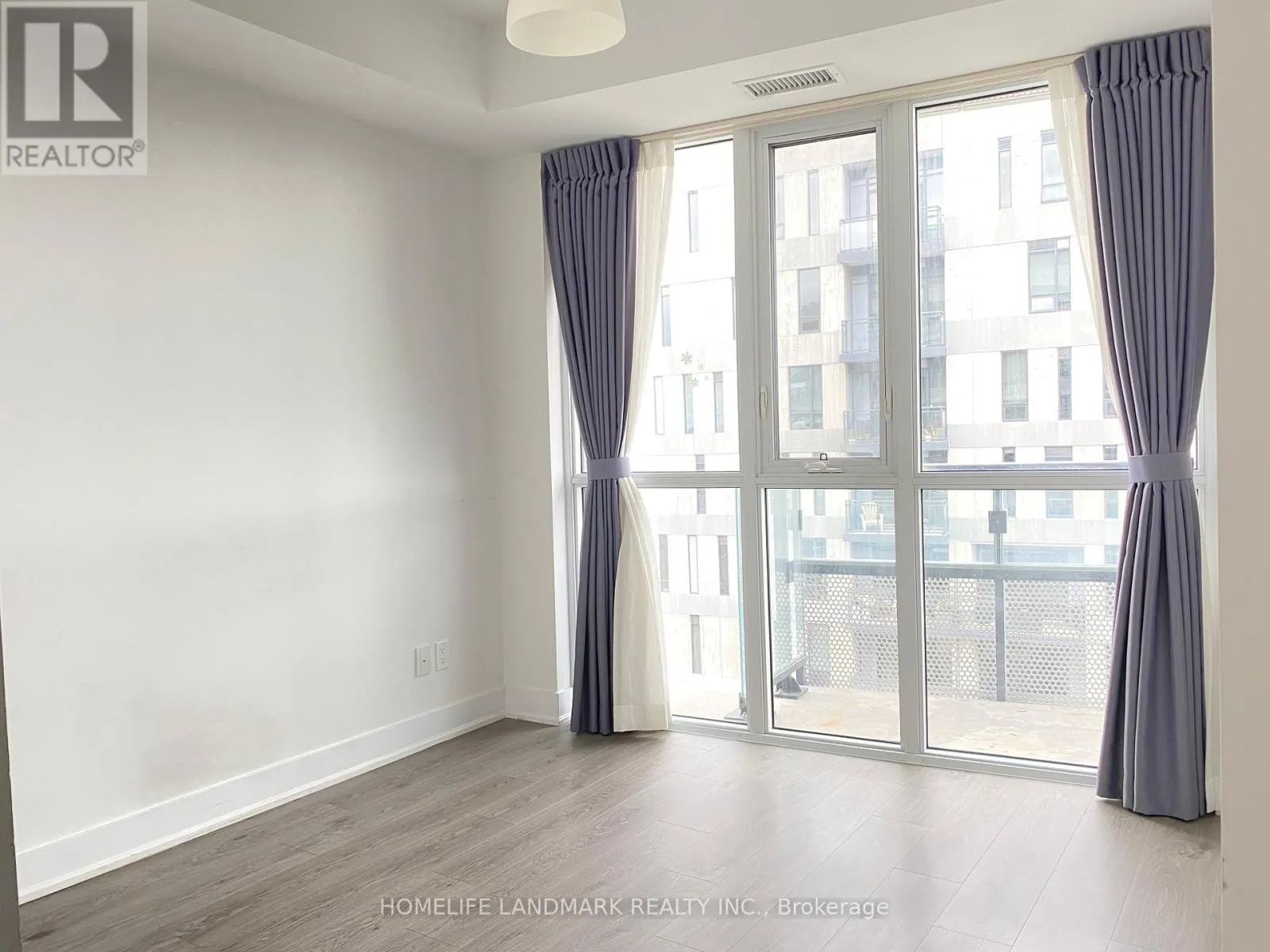 903 - 99 THE DONWAY W
