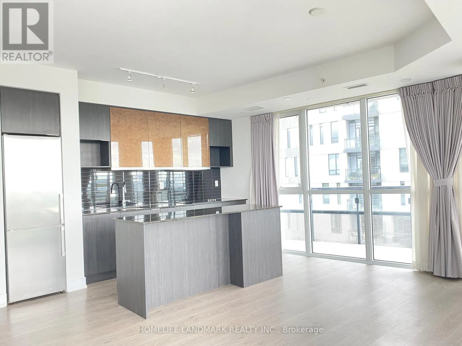 903 - 99 THE DONWAY W