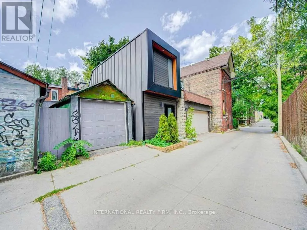717 PALMERSTON AVENUE