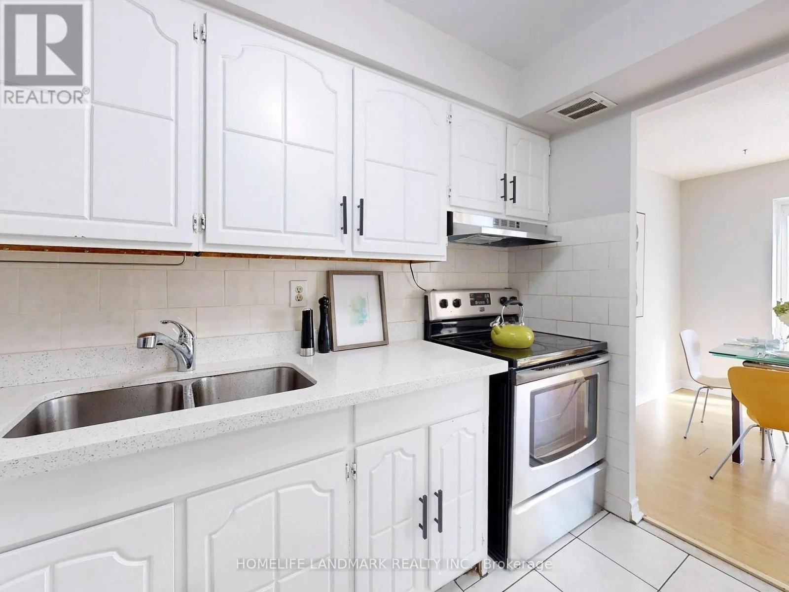 290 - 165 CHEROKEE BOULEVARD