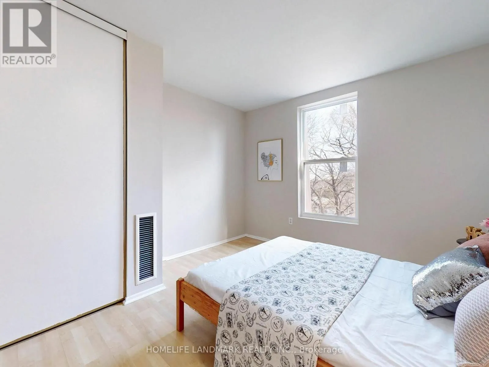 290 - 165 CHEROKEE BOULEVARD