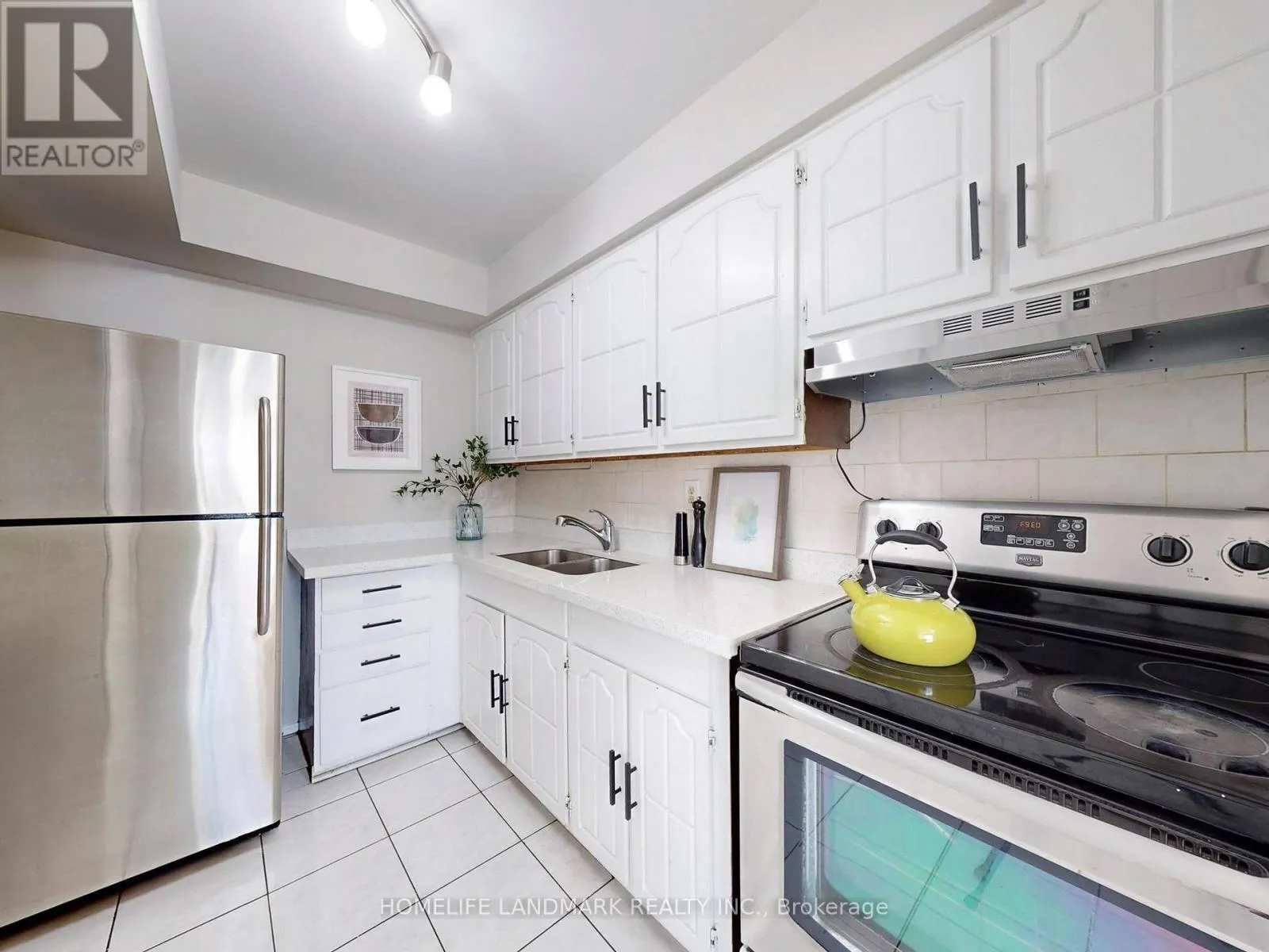 290 - 165 CHEROKEE BOULEVARD