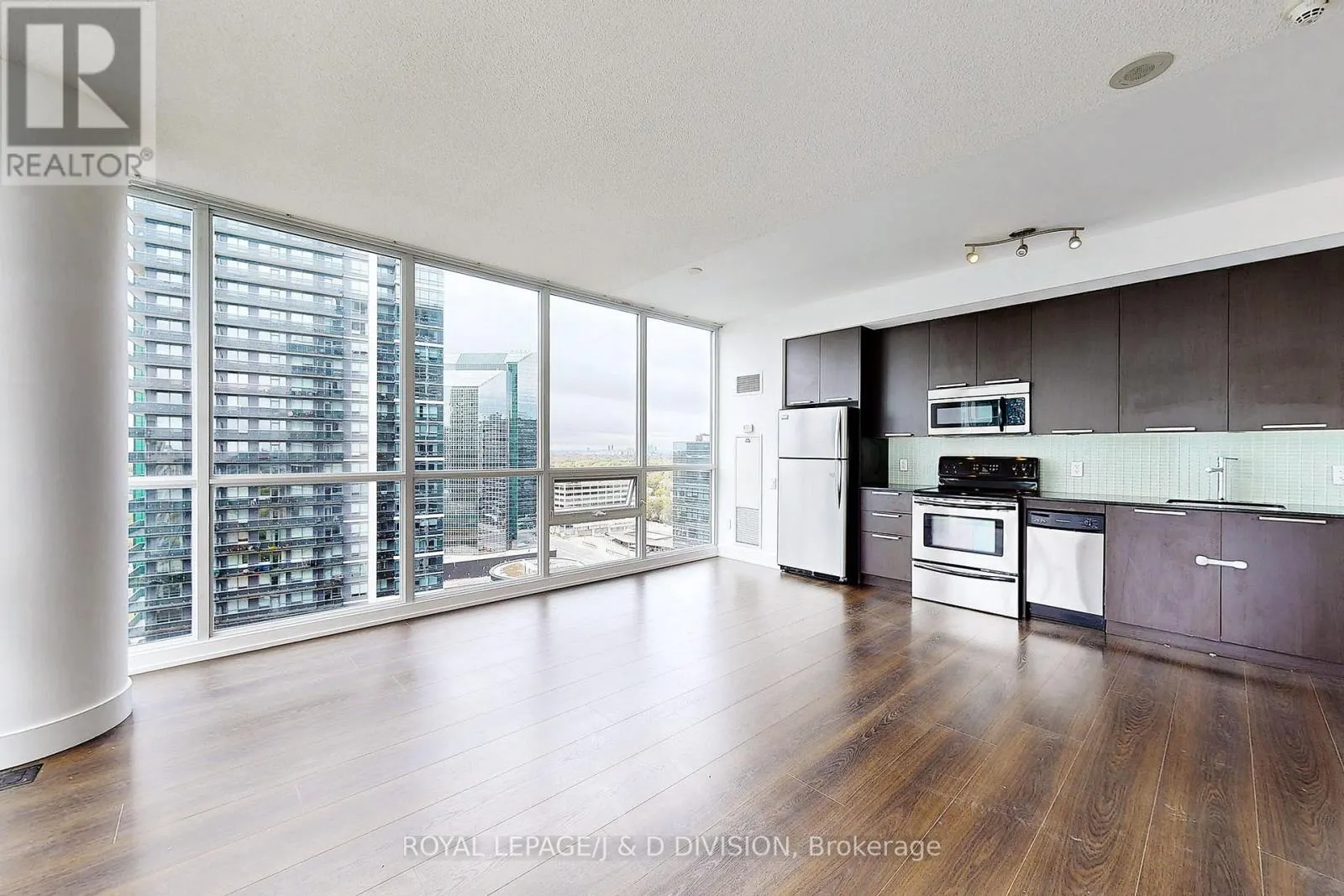 2210 - 23 SHEPPARD AVENUE E