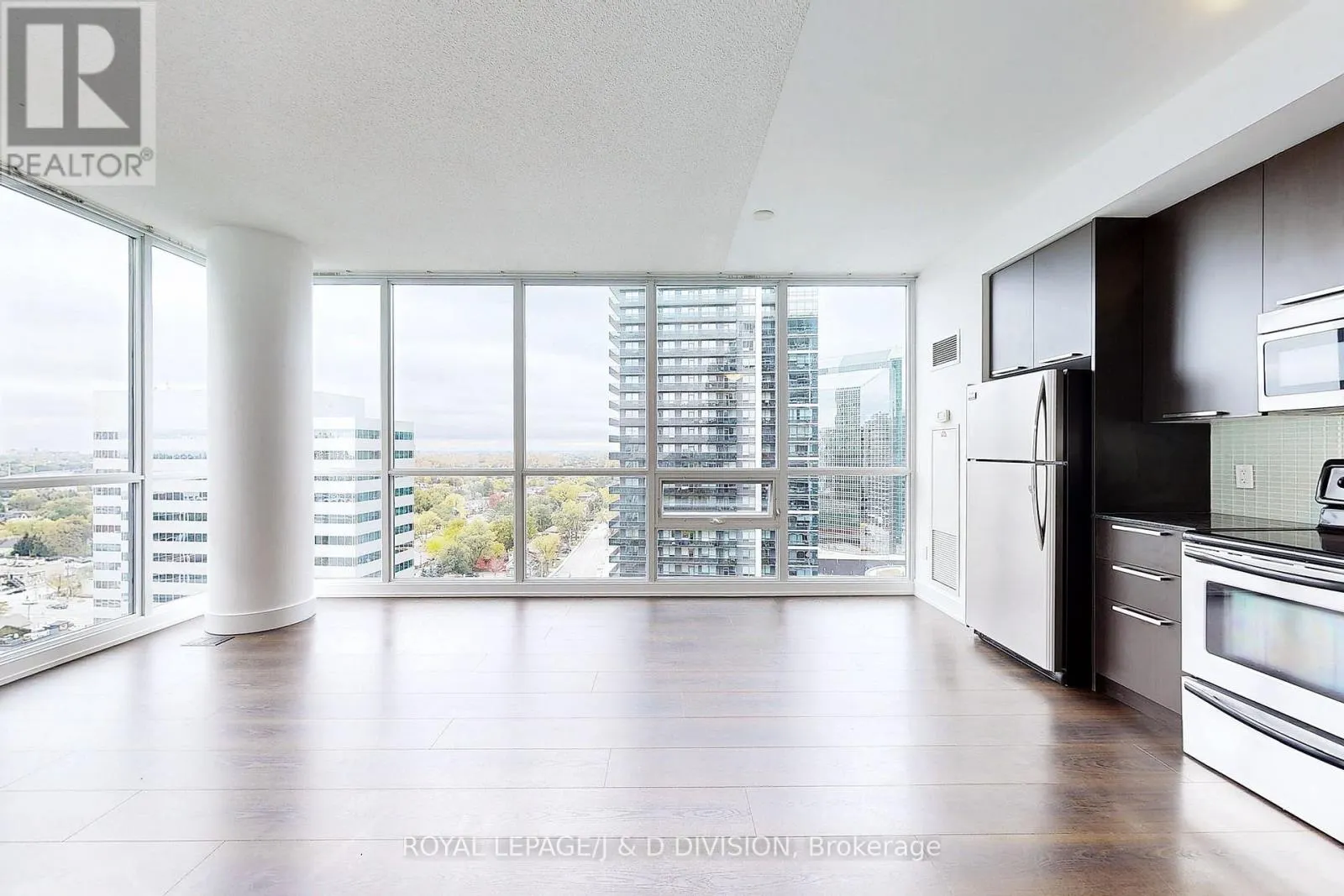 2210 - 23 SHEPPARD AVENUE E
