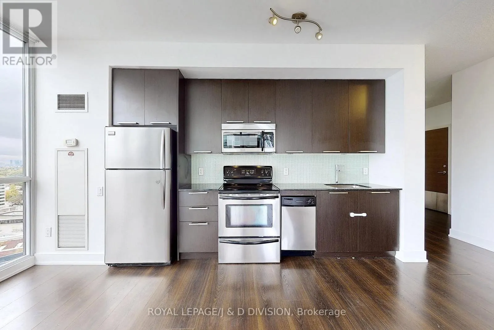 2210 - 23 SHEPPARD AVENUE E