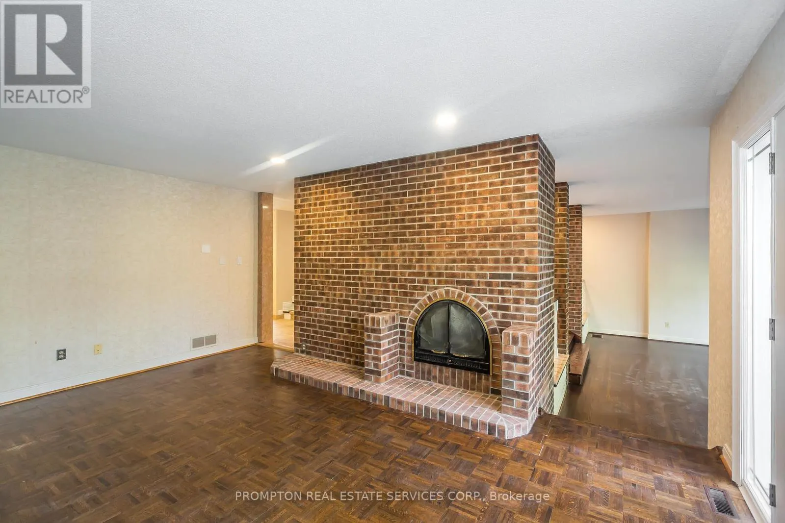 4 SAGEWOOD DRIVE