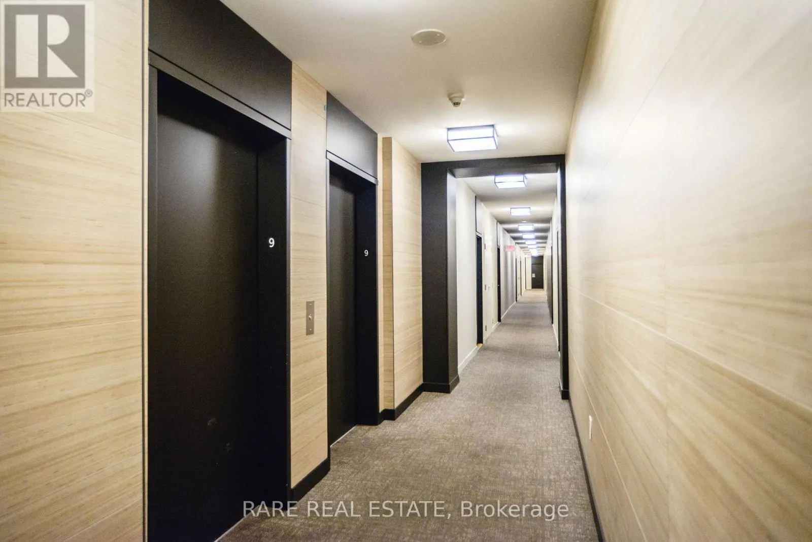 915 - 15 BRUNEL COURT