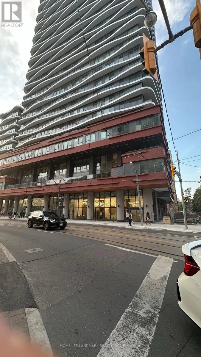 2410 280 DUNDAS STREET W