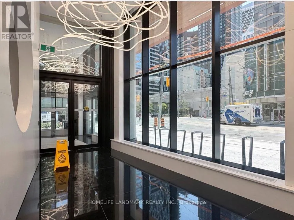 2410 280 DUNDAS STREET W