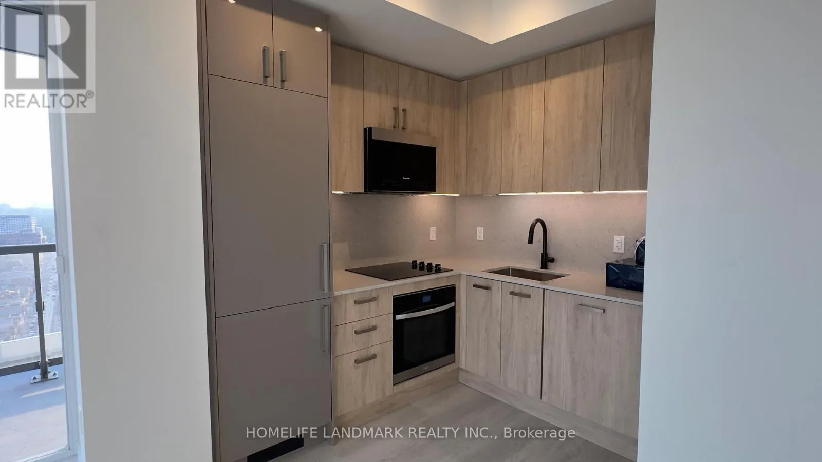 2410 280 DUNDAS STREET W