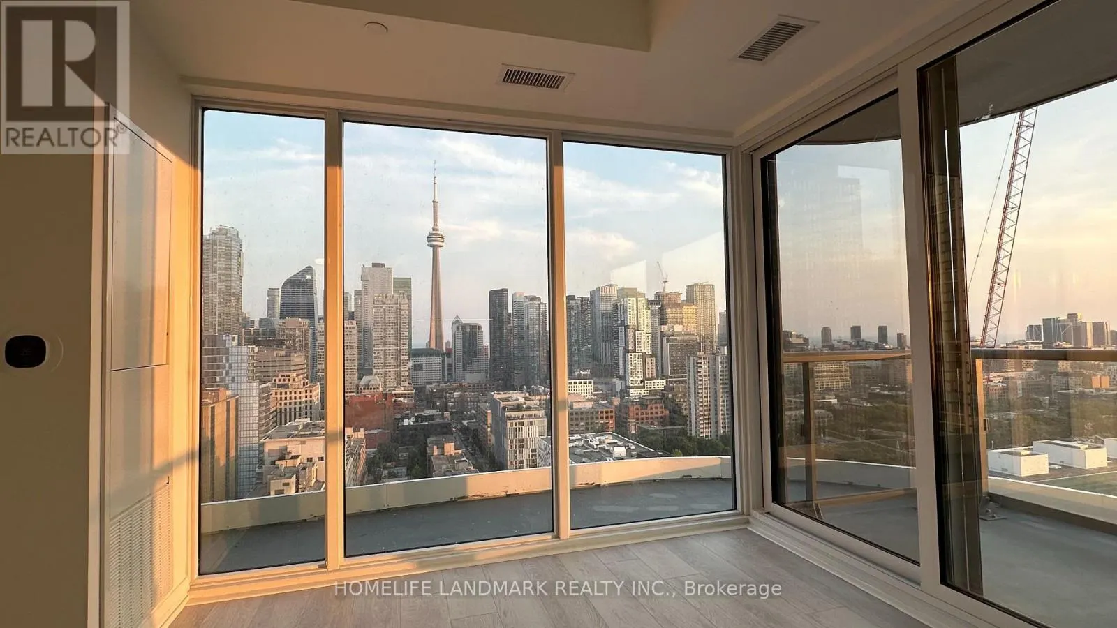 2410 280 DUNDAS STREET W